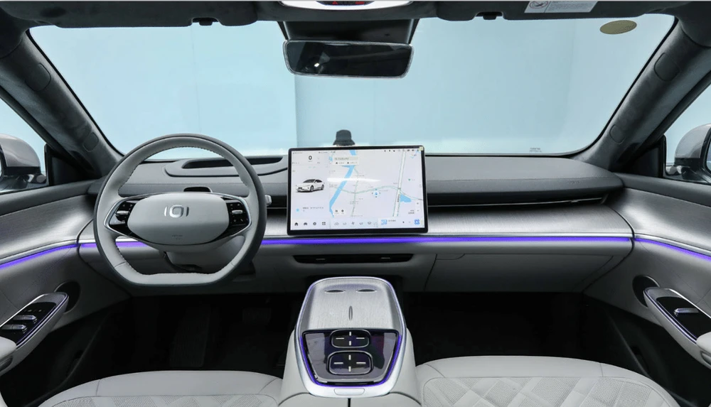 Kham -pha- mau- sedan- chay dien-hon-510-trieu-dong-voi-pham-vi-1.200 km-5.jpg