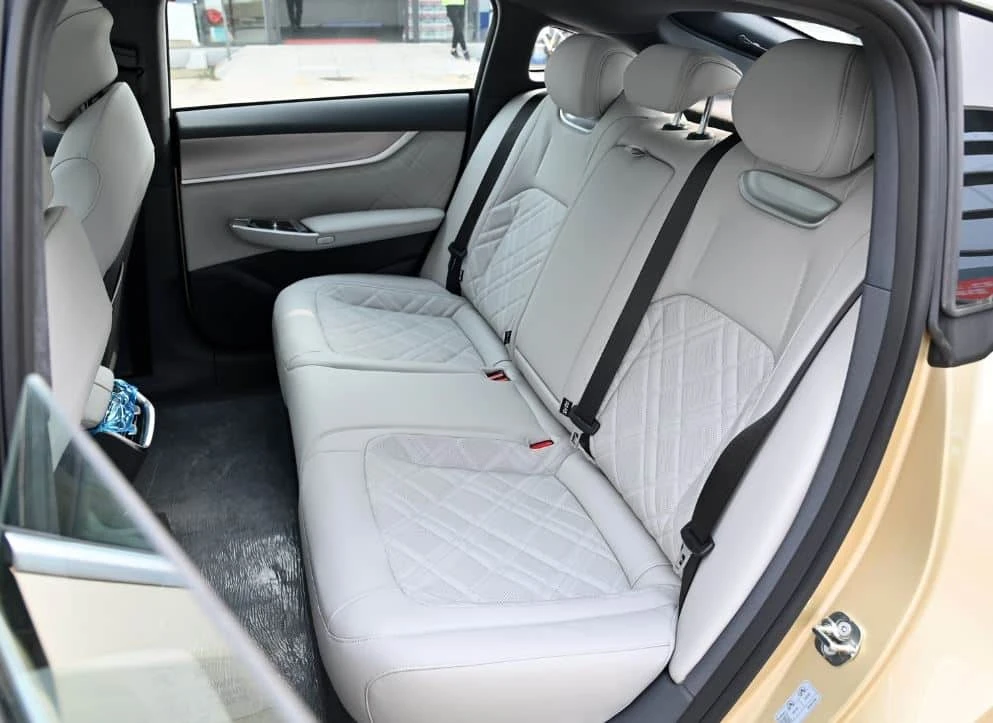 Kham -pha- mau- sedan- chay dien-hon-510-trieu-dong-voi-pham-vi-1.200 km-8.jpg