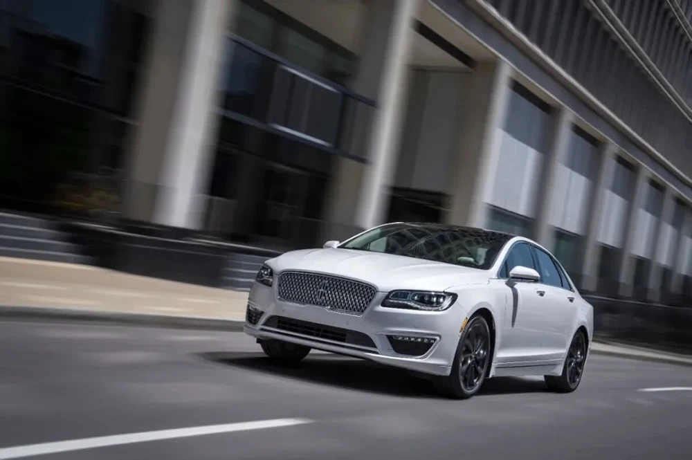 Top-5-mau-xe-sang-da-qua-su-dung-duoi-500-trieu-dong-Lincoln MKZ 2018.jpg