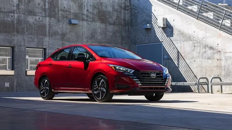 Top-mau-xe-o-to-tien-nghi-gia-re-và tiet-kiem-nhieu-lieu-Nissan Versa.JPG