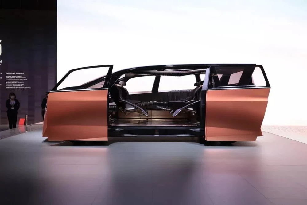 Nissan- ra -mat- mau- xe- tai -nho- chay- dien -sang- trong-4.jpg