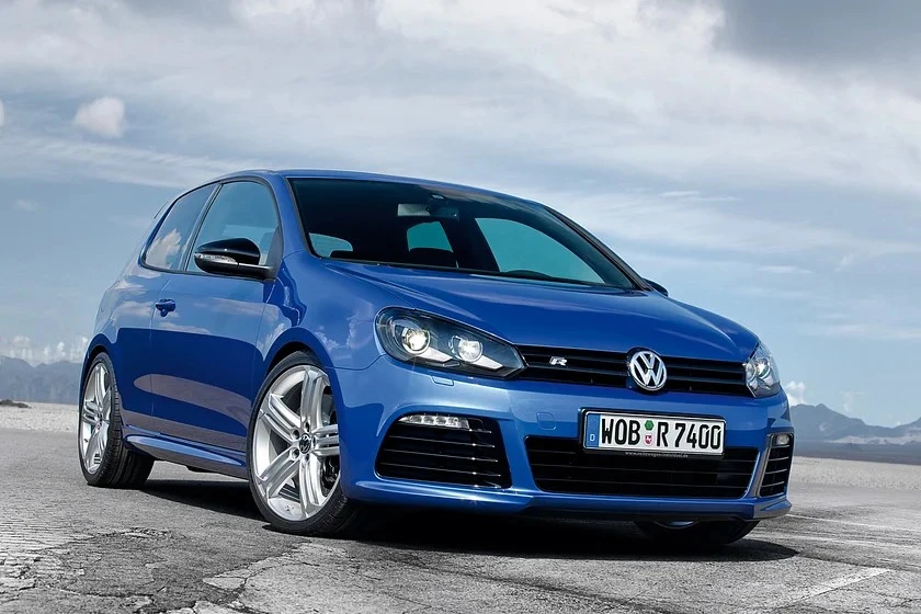 5- mau- hatchback- cuc -hot- voi- gia-duoi- 500 -trieu-dong-Volkswagen Golf GTI & Golf R Mk6.jpg