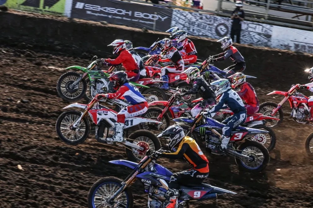 Kham -pha- nguyen- mau- xe- may -dia-hinh-dien-cua-Honda-2.jpg