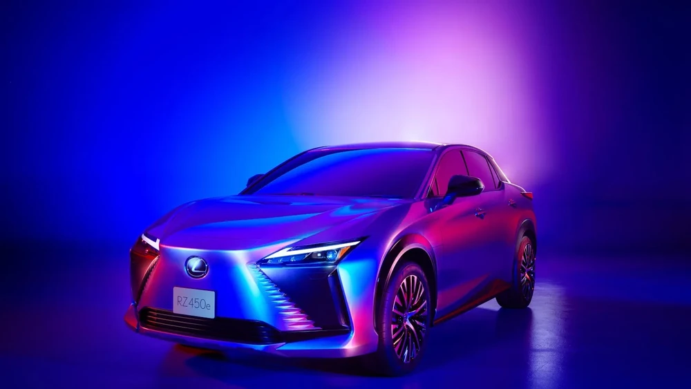 Day-la-3-mau-xe-dien-dat-uu-tien-an-toan-len-hang-dau-Lexus RZ 2023.jpg