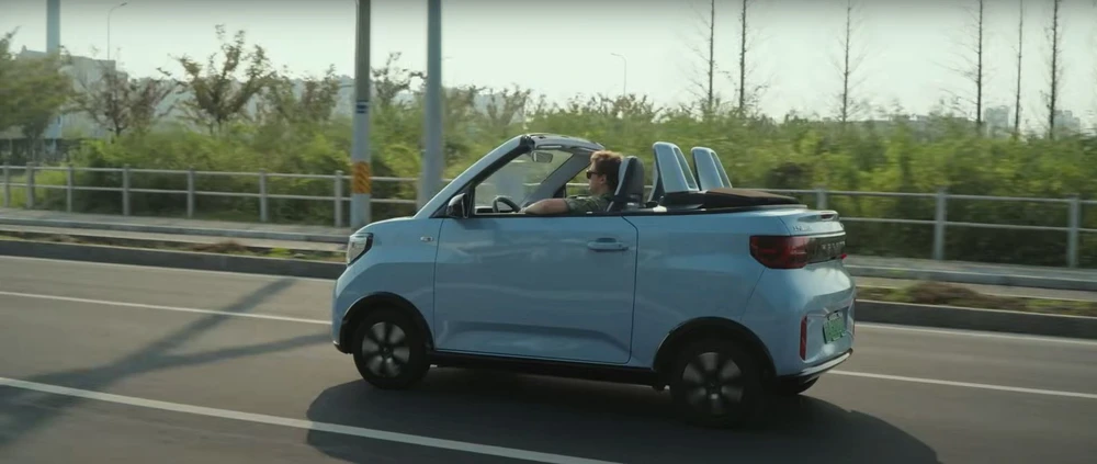 Chiem -nguong -chiec-xe-dien-mui-tran-do-trung-quoc-san-xuat-chi- 342 trieu-dong-3.jpg