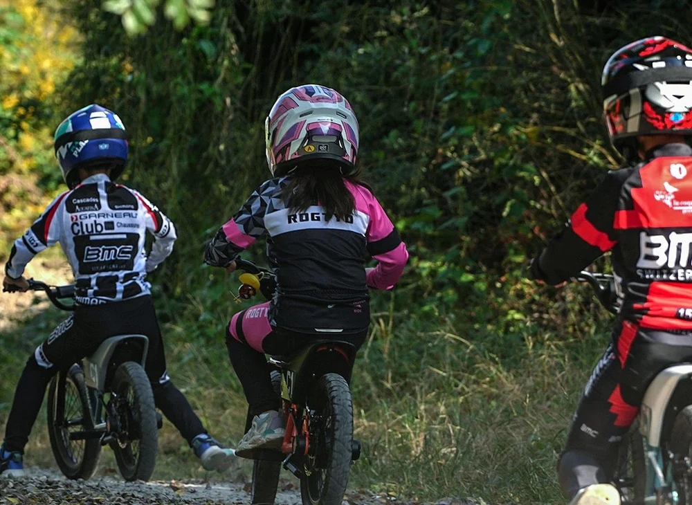 Kham- pha-chiec-xe-dap-dien-tu-14 kg -gia-19 -trieu-dong-2.jpg