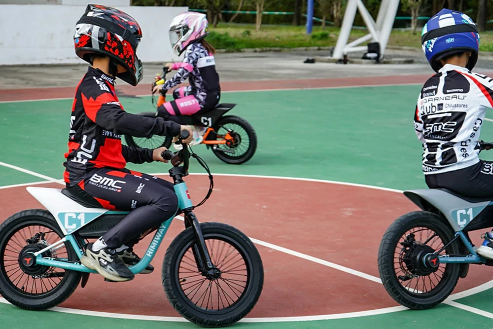 Kham- pha-chiec-xe-dap-dien-tu-14 kg -gia-19 -trieu-dong-5.jpg