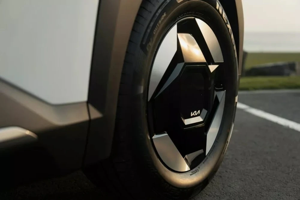 Kham- pha- Kia EV9- 2024-pham-vi-hoat-dong-512 km -va-hai-tuy-chon- pin-6.jpg