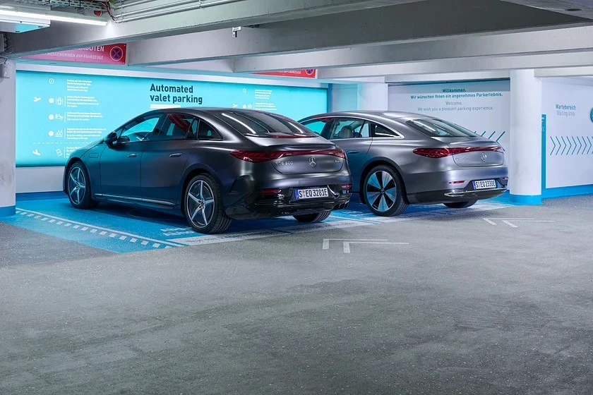 Mercedes-Benz -mo-rong-thi-diem-do-xe-tu-dong-nhieu-mau- xe-1.jpg