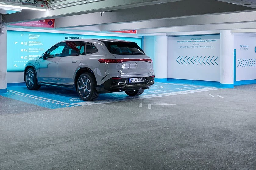 Mercedes-Benz -mo-rong-thi-diem-do-xe-tu-dong-nhieu-mau- xe-3.jpg