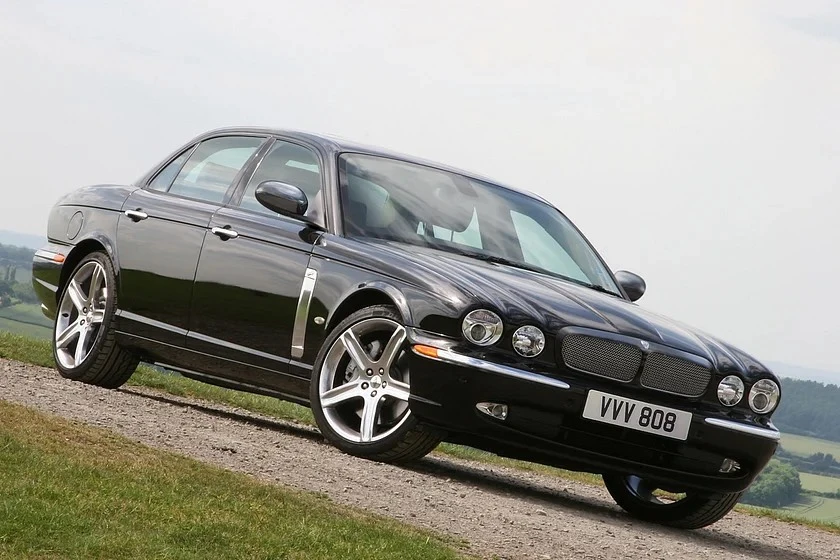 Top mẫu sedan tuyệt đẹp mà bạn có thể mua đi chơi tết.jpg