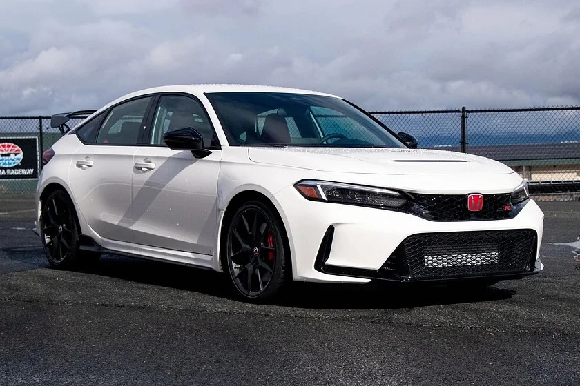 Những mẫu xe ô tô số sàn khiến nhiều người mê mẩn.jpg