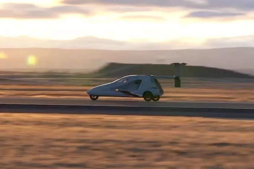 Ô tô bay 320 km/h với phạm vi 720 km đã hoàn thành chuyến bay.jpg