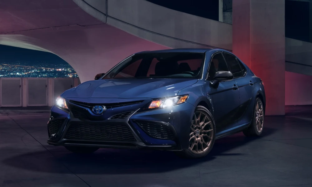 Toyota thu hồi Camry sedan do khung đỡ đầu hàn không đủ.jpg