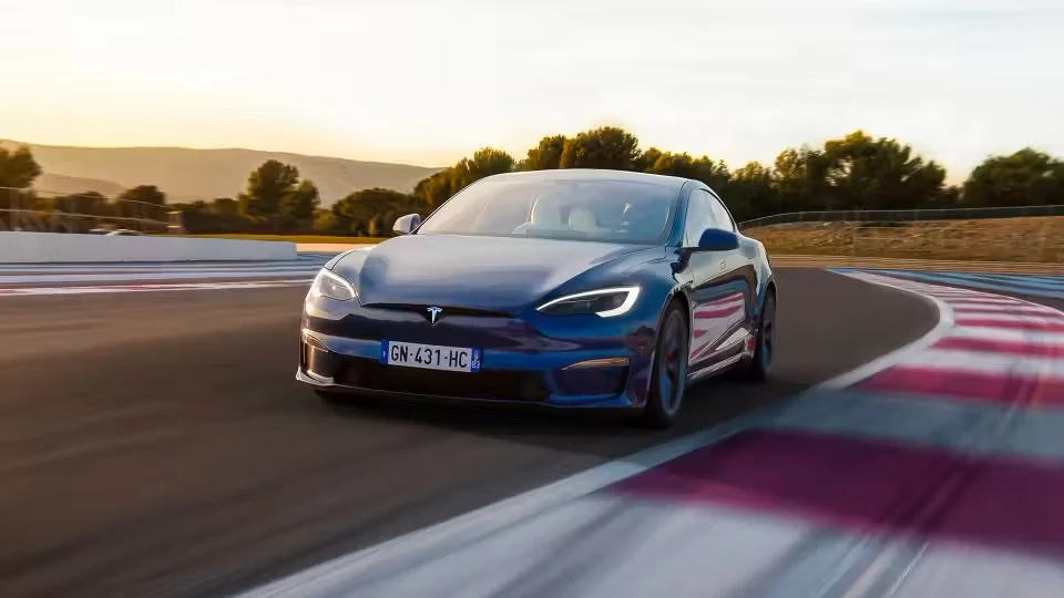 Tesla giảm giá để chống lại sự sụt giảm doanh số bán xe điện.jpg