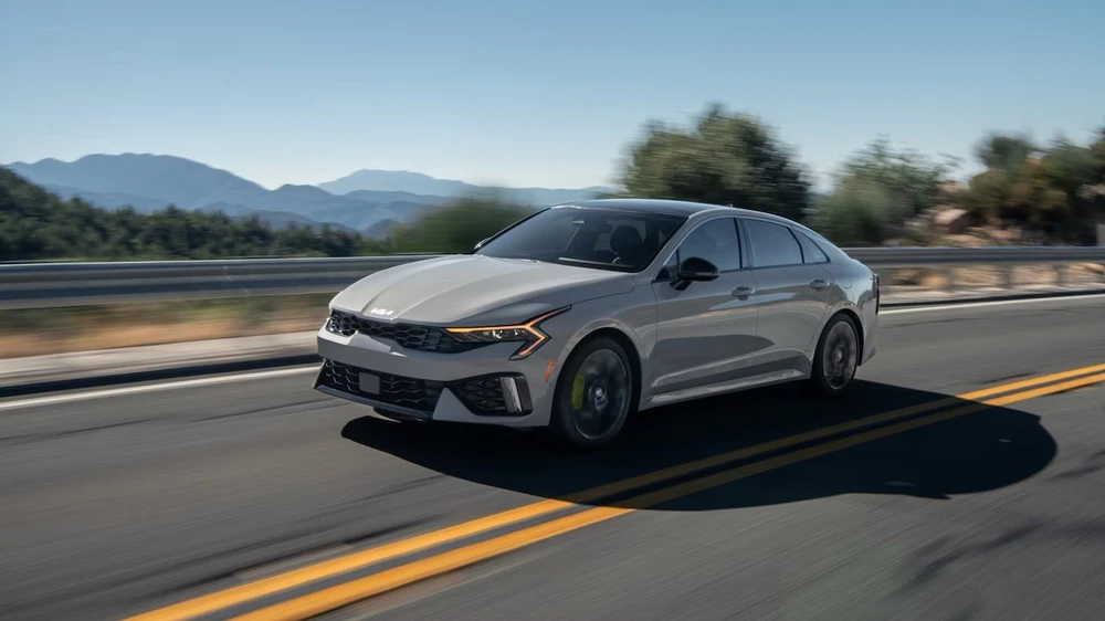 Đây là những mẫu xe ô tô được trang bị công nghệ hiện đại nhất hiện nay.jpg