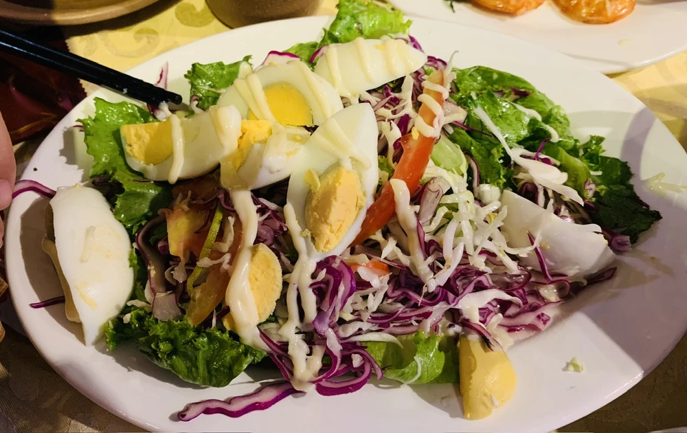 10 lời khuyên về chế độ ăn uống giúp bạn có chuyến du lịch khỏe mạnh.jpg