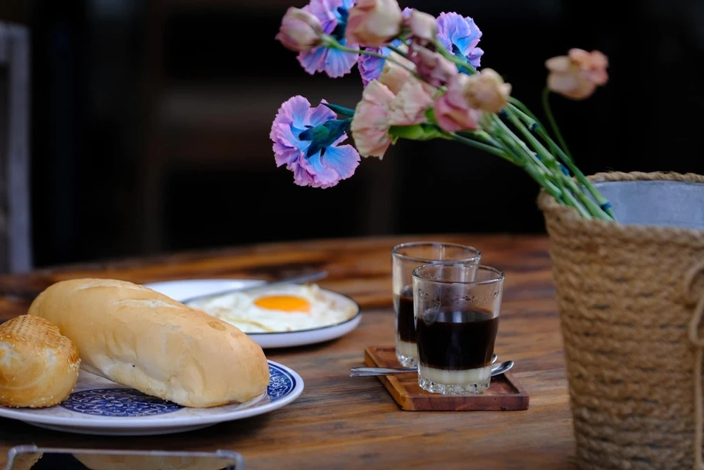 Uống cà phê quá 4 tách mỗi ngày chuyện gì sẽ xảy ra?.jpg