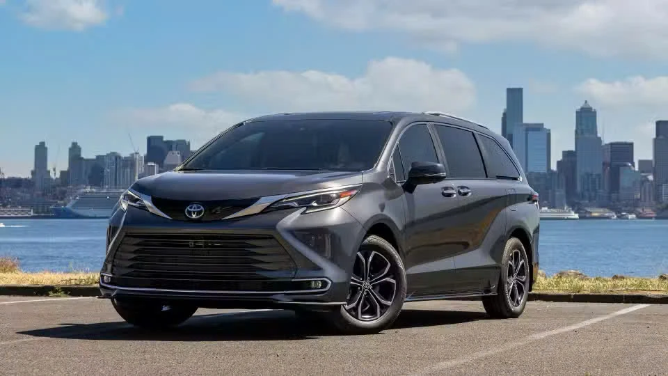 Toyota thu hồi toàn bộ xe Sienna sản xuất từ năm 2020 do lỗi bu lông ghế hàng ba.jpg