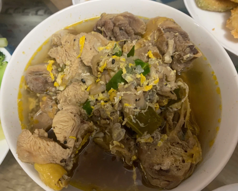 Bạn có nên ngừng ăn trứng, thịt gà và sữa vì cúm gia cầm không?.jpg