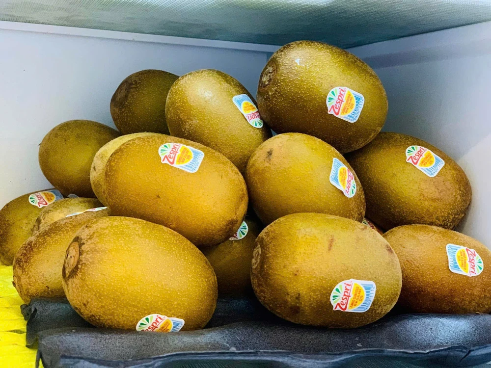 Ăn 2 quả Kiwi trước khi đi ngủ giúp ngủ nhanh hơn và ngủ lâu hơn.jpg