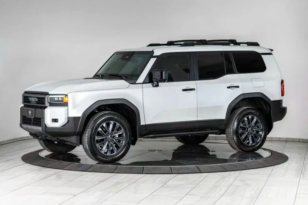 Xe Toyota Land Cruiser bọc thép, chống đạn và lựu đạn.jpg