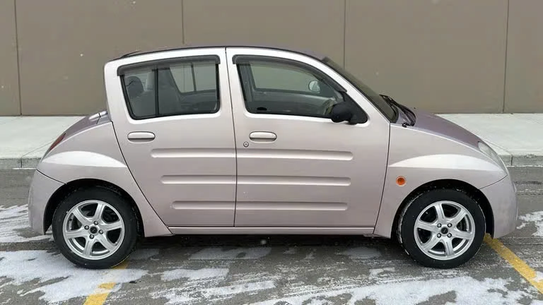 ‘Siêu phẩm’ Toyota WiLL Vi 2000: ‘Độc lạ’, ‘cho dân sành xe’.jpg