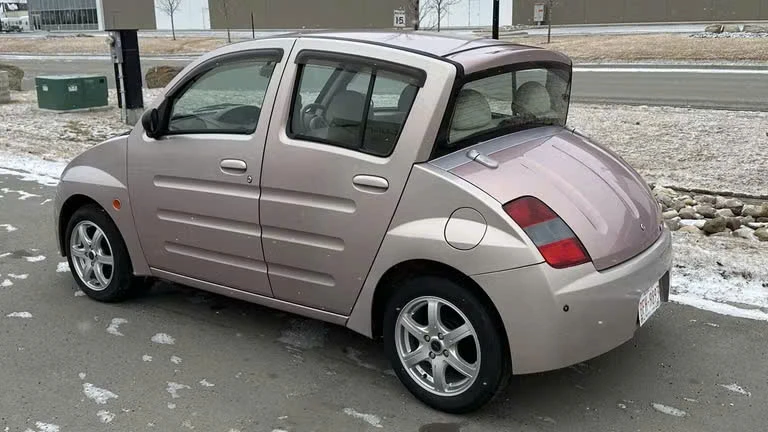 ‘Siêu phẩm’ Toyota WiLL Vi 2000: ‘Độc lạ’, ‘cho dân sành xe’.jpg