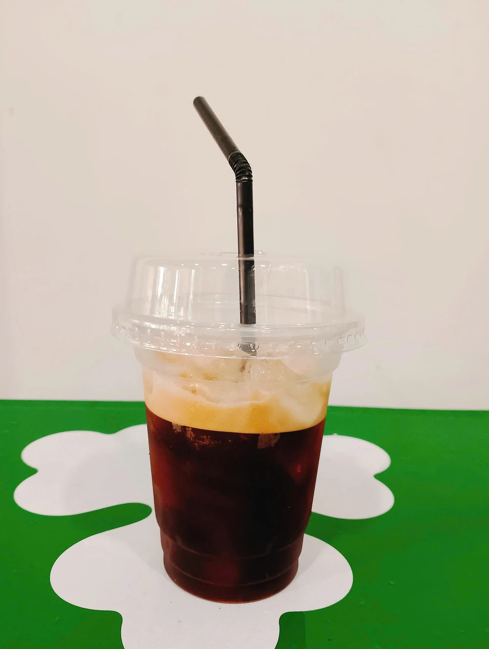 5 thức uống phổ biến có thể gây mất nước vào mùa hè.jpg