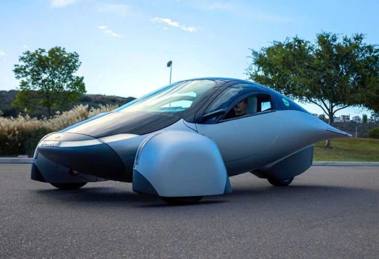 Độc lạ xe điện chạy bằng năng lượng mặt trời.jpg