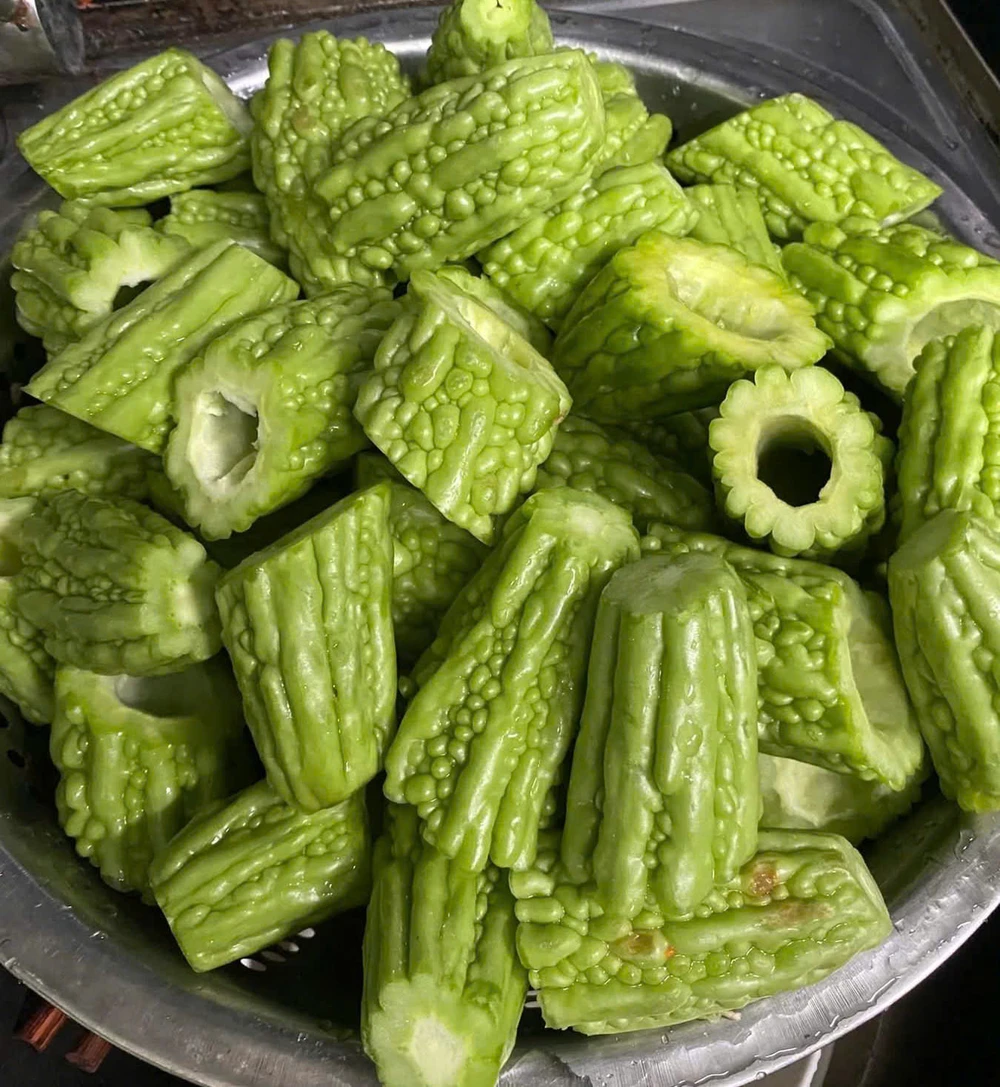 5 mẹo giảm bớt vị đắng cho món mướp đắng.jpg