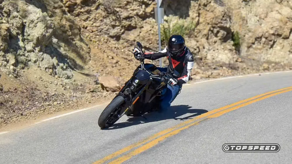 Top mẫu xe máy điện sở hữu phạm vi hoạt động xa nhất.jpg