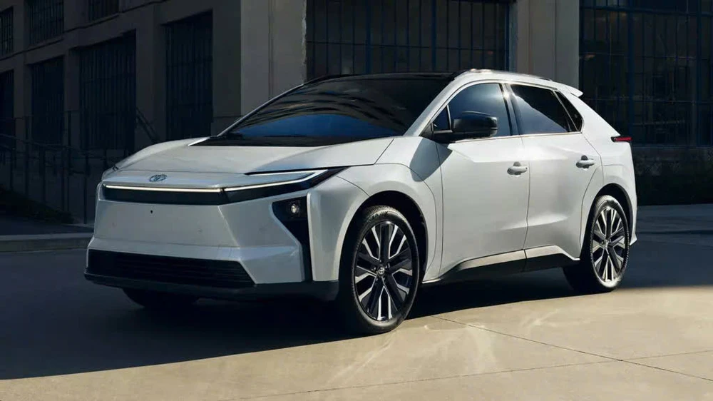 Hãng xe Nhật Bản trình làng mẫu crossover điện Toyota bZ.jpg
