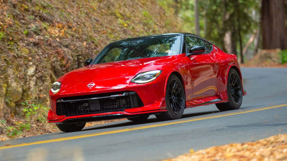 Hãng xe Nissan cắt giảm chi phí bằng cách tạm dừng sản xuất một số xe mới.jpg