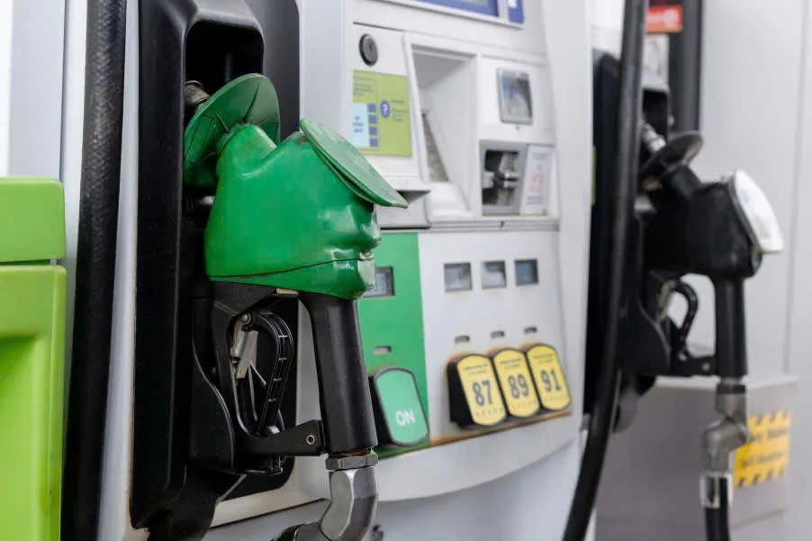 10 sai lầm khi đổ xăng và cách khắc phục.jpg