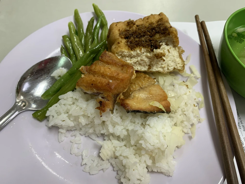 Mối nguy hiểm tiềm ẩn đối với sức khỏe của việc hâm nóng cơm thừa.jpg