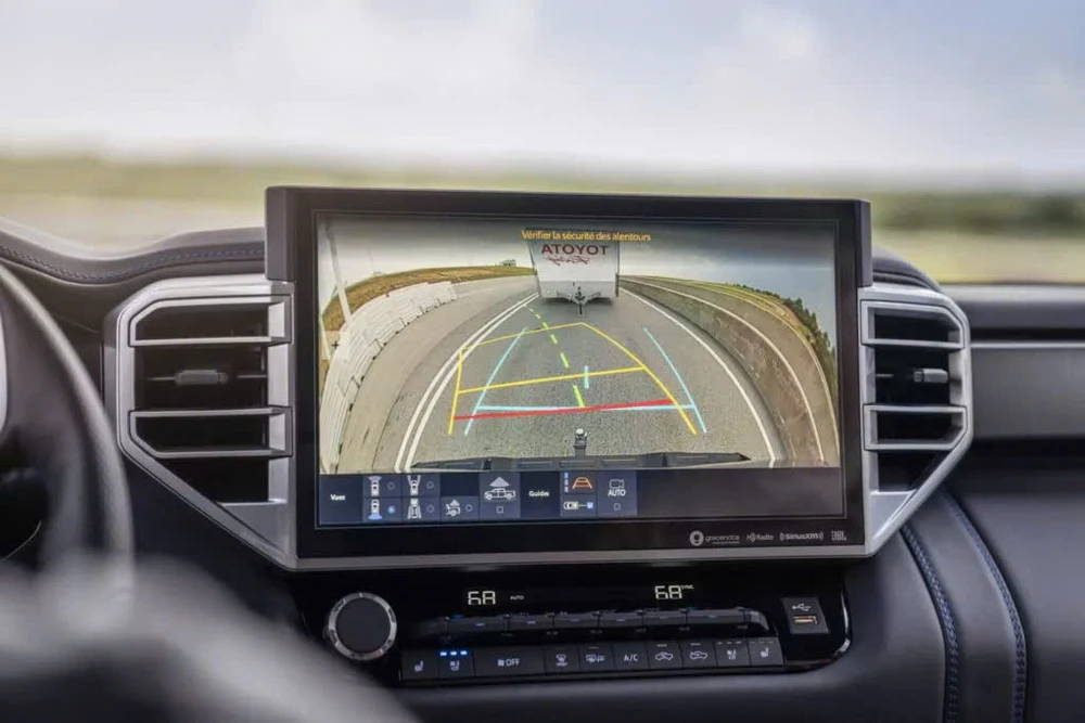 Lỗi phần mềm camera lùi buộc Toyota triệu hồi gần 400.000 xe.jpg