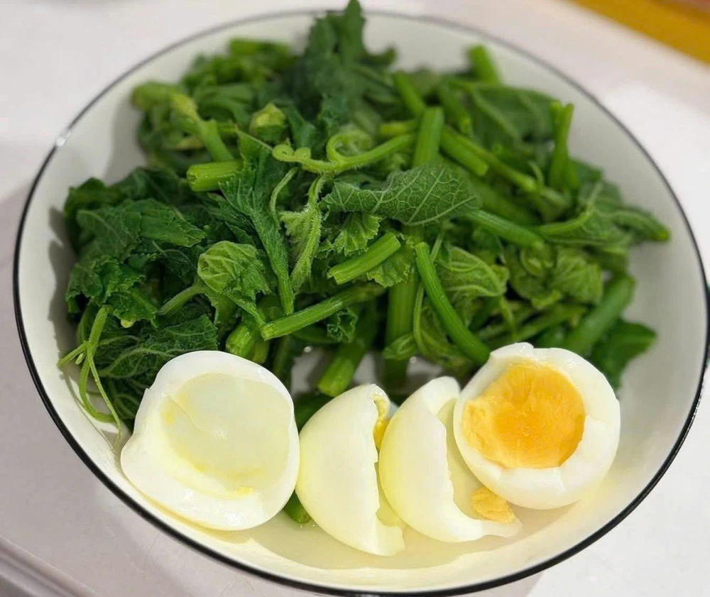 Lòng trắng trứng so với trứng nguyên quả: Loại nào tốt hơn cho chất béo, protein và cholesterol?.jpg