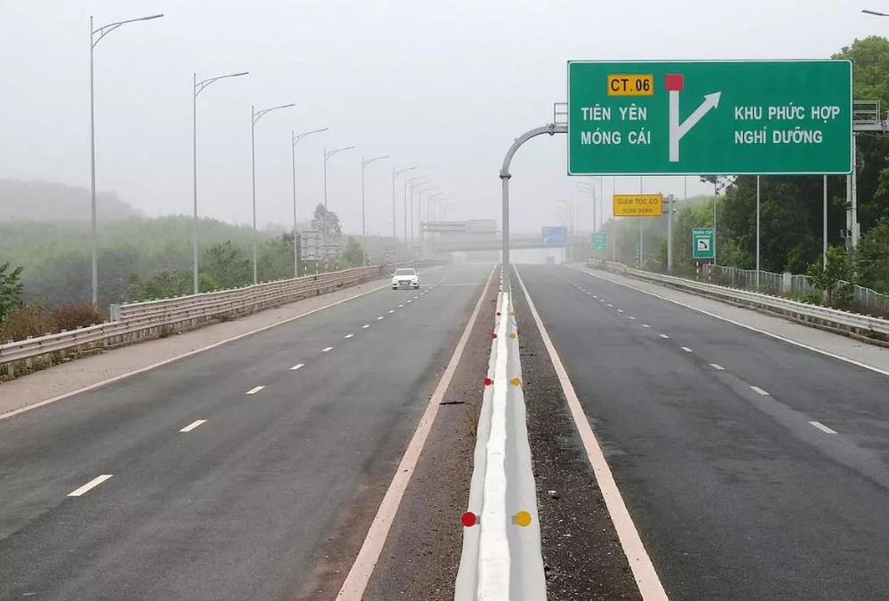 Cao tốc đường bộ Vân Đồn - Móng Cái dự kiến sẽ hoạt động dịp Quốc khánh 2-9. Ảnh CTV