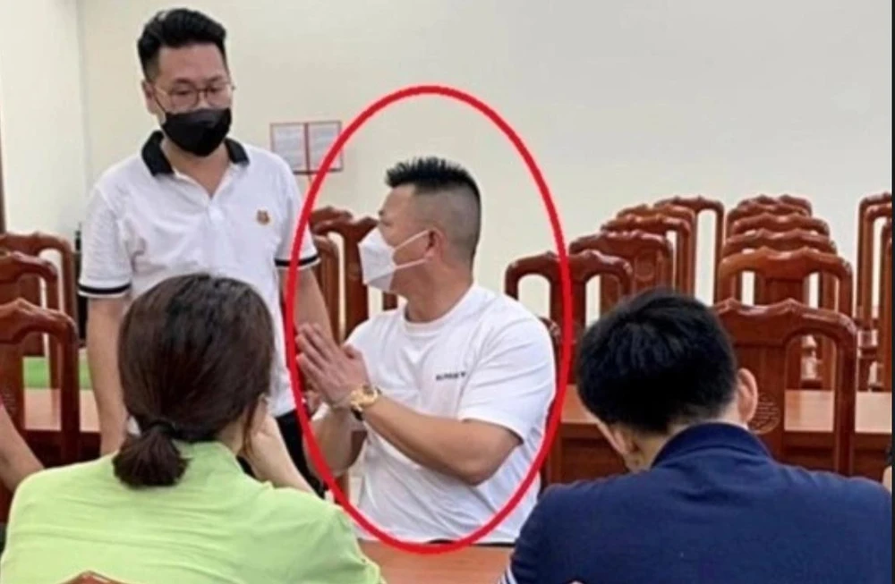 Sun Lei tại Phòng Quản lý xuất nhập cảnh, Công an TP Hải Phòng. Ảnh CACC