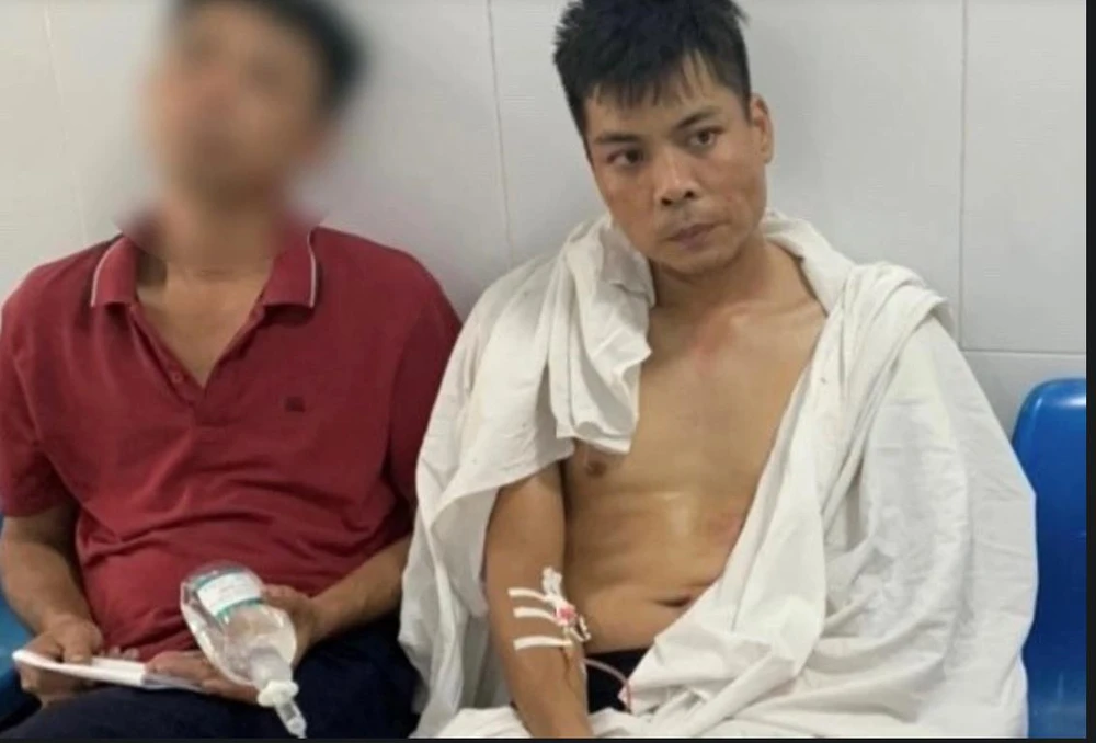 Hoàng Văn Lượng đang được chữa trị tại bệnh viện sau khi tự sát bất thành. Ảnh: CACC
