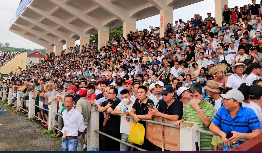 Rất đông khán giả đến từ nhiều tỉnh thành về xem Lễ hội. Ảnh CTV