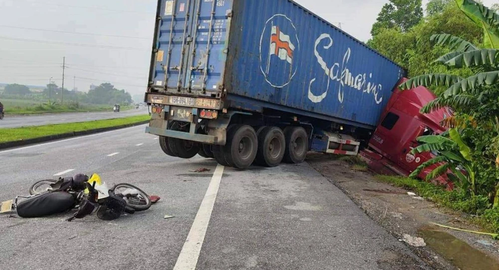 Hiện trường vụ tại nạn giao thông nghiêm trọng. Ảnh: CTV