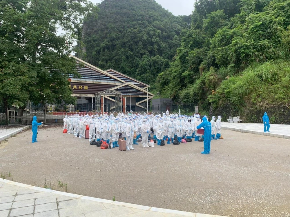 106 công dân Việt Nam xuất cảnh trái phép từ Việt Nam sang Trung Quốc tại cửa khẩu Lý Vạn Ảnh Nguyễn Tuân