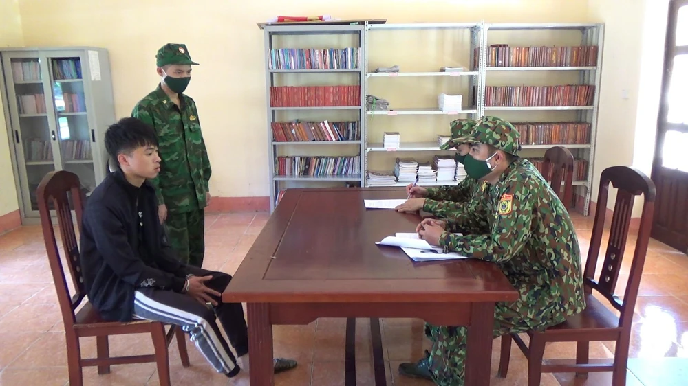 Đinh Quốc Huân tại Đồn Biên phòng Ngọc Chung. Ảnh NGUYỄN TUÂN