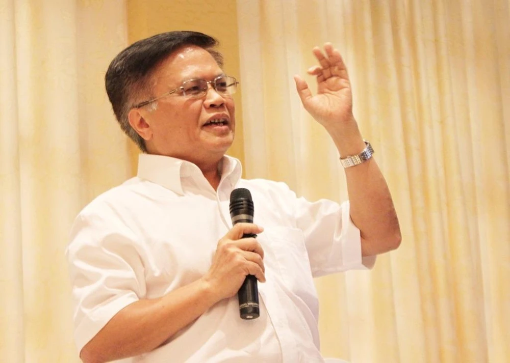 S Nguyễn Đình Cung: "Nếu không khơi thông nguồn lực, chúng ta sẽ xuống hố chứ không thể vươn lên". Ảnh: CHÂN LUẬN