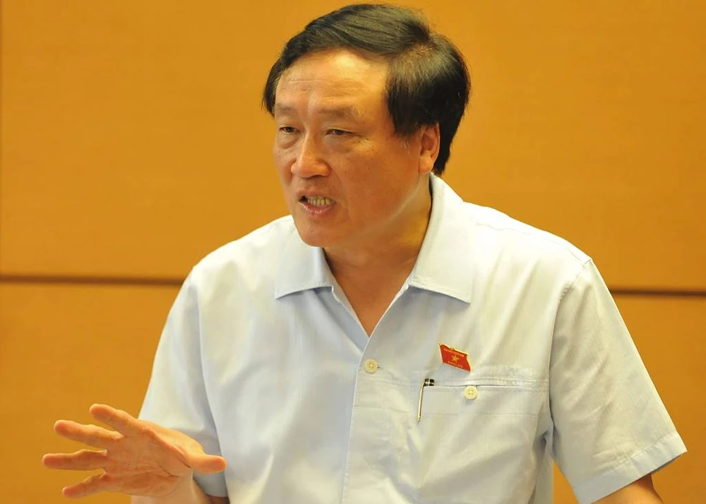 Chánh án TAND Tối cao Nguyễn Hòa Bình phát biểu tại buổi thảo luận tổ về Luật Bồi thường nhà nước chiều 27-10. Ảnh: CHÂN LUẬN