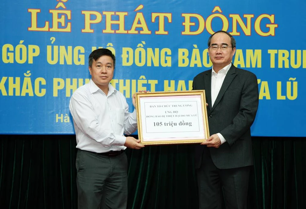 Ban Tổ chức Trung ương ủng hộ 105 triệu đồng