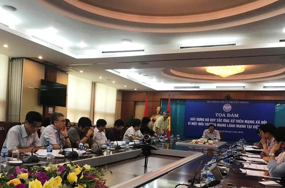 Bộ trưởng Trương Minh Tuấn chủ trì tọa đàm về mạng xã hội ảnh 1