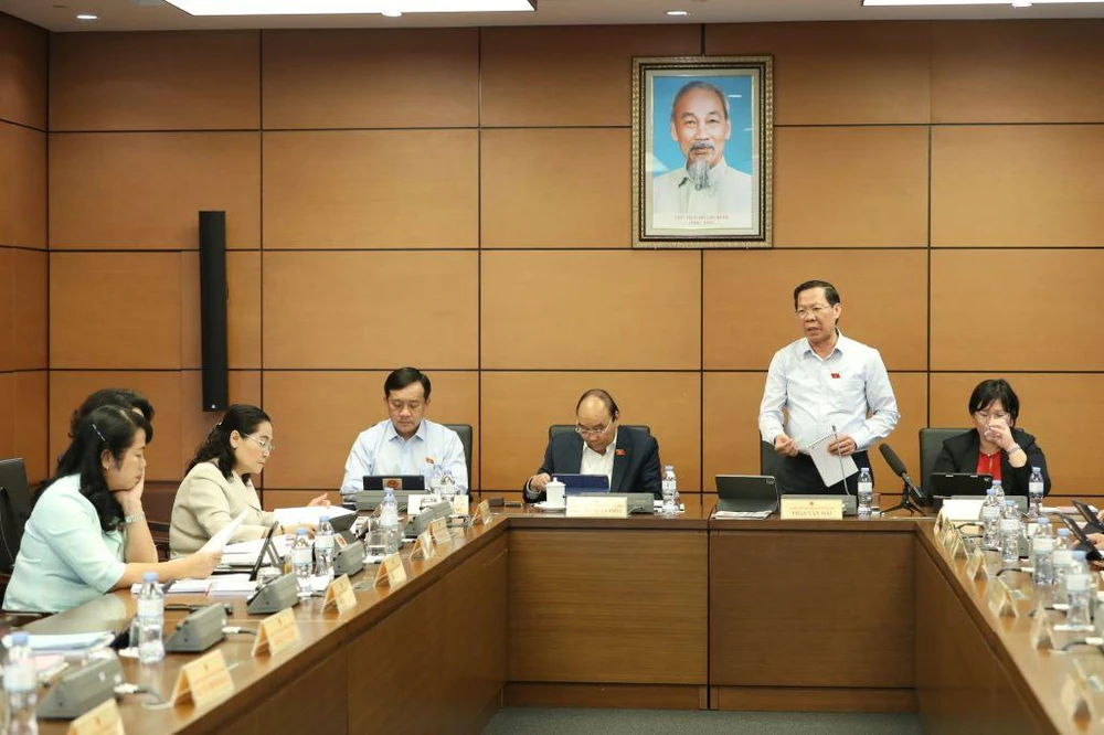 Tổ ĐBQH TP HCM thảo luận sáng ngày 25-5